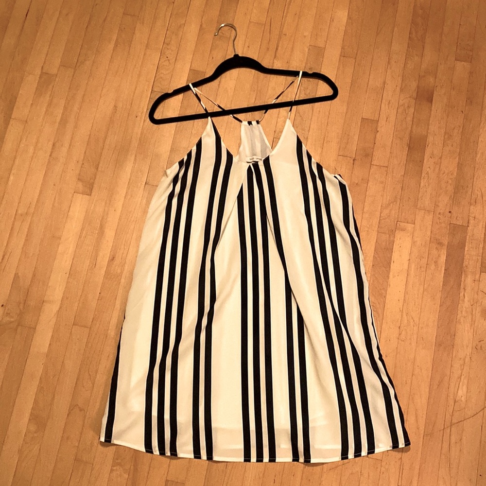 Bishop + Young loose flowy causal dress